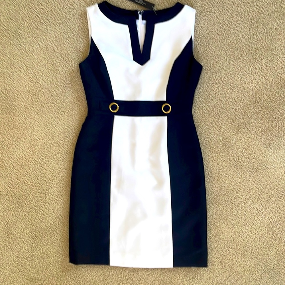 Tahari black/white sleeveless size 6 dress v-neck Gold hardware 100% polyester